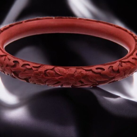 MCM Vintage Floral Cinnabar Bangle Hand Carved Red Lacquer Cinnabar - Picture 1 of 4